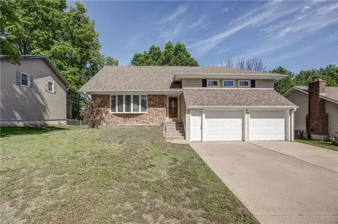 1215 Patterson St, Leavenworth, KS 66048