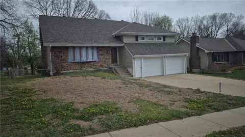 1215 Patterson St, Leavenworth, KS 66048