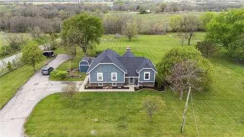 19817 S Clare Rd, Spring Hill, KS 66083