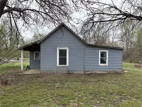 301 E 5th St, Edgerton, KS 66021 photo 3