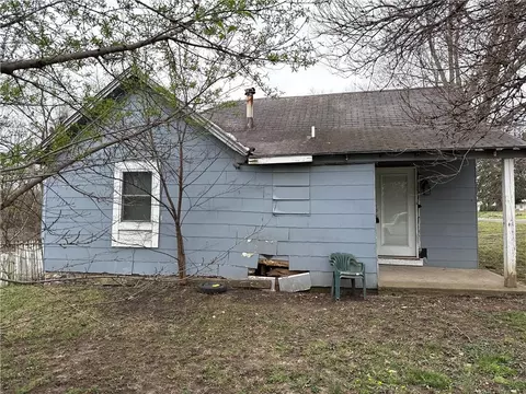 301 E 5th St, Edgerton, KS 66021 photo 2