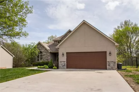 8 SE 230th Rd, Warrensburg, MO 64093