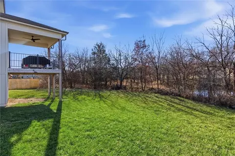 Exterior - 308 E Oak St, Lone Jack, MO 64070 photo 5 of 6