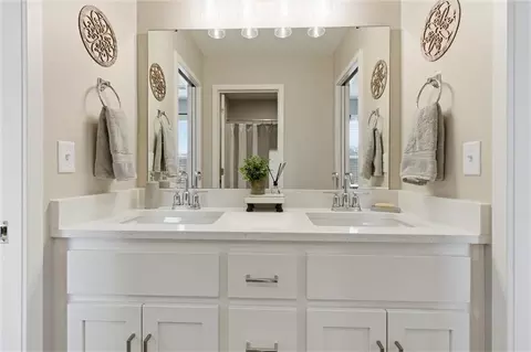 Bath - 308 E Oak St, Lone Jack, MO 64070 photo 4 of 5