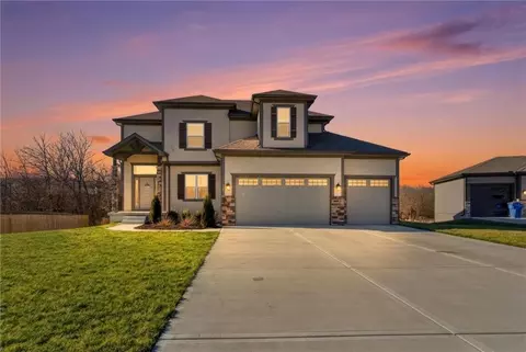 308 E Oak St, Lone Jack, MO 64070