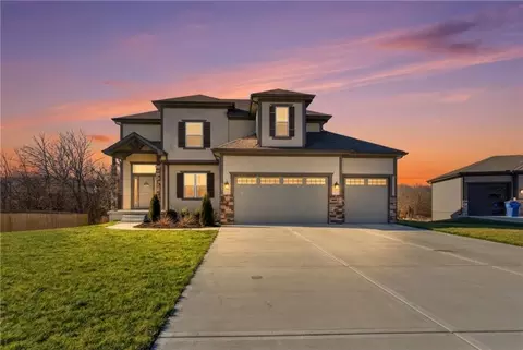 Exterior - 308 E Oak St, Lone Jack, MO 64070 photo 6 of 6