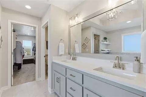 Bath - 308 E Oak St, Lone Jack, MO 64070 photo 2 of 5