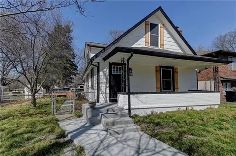 1020 S Mccoy St, Independence, MO 64050