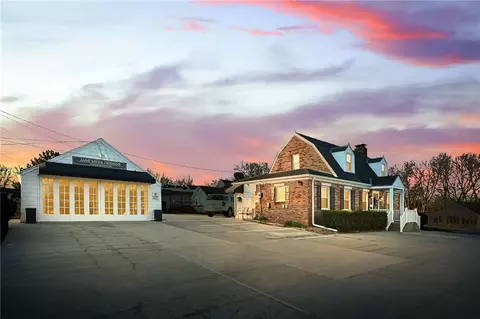 203 SW Jefferson St, Lees Summit, MO 64063