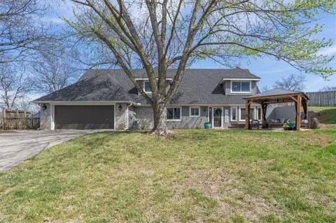 7909 Swarner St, Lenexa, KS 66219