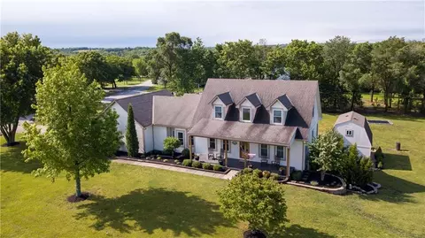 30531 W 98th St, De Soto, KS 66018