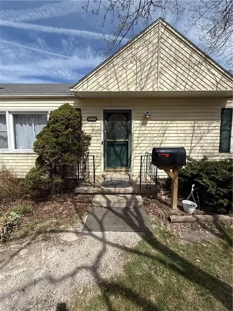 9604 E 32nd St, Independence, MO 64052