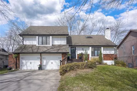 3916 SW Hidden Cove Dr, Lees Summit, MO 64082