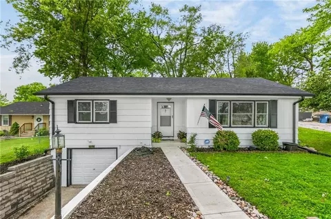 110 N Ridge Ave, Liberty, MO 64068