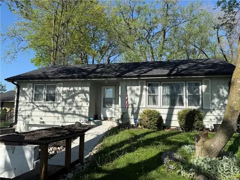 110 N Ridge Ave, Liberty, MO 64068