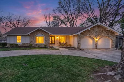 7616 W 98th Ter, Overland Park, KS 66212