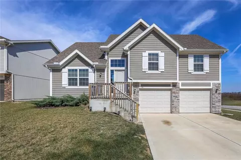 721 Shane Ln, Belton, MO 64012