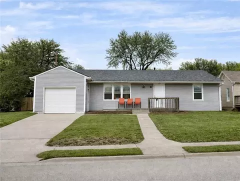 309 W 6th St, Maryville, MO 64468