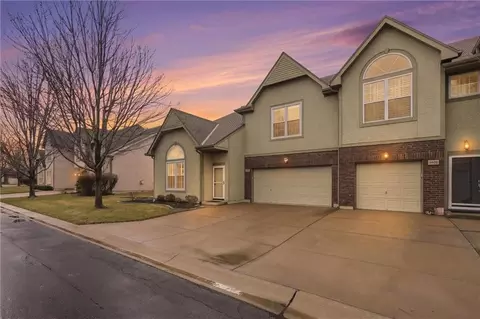 15722 W 61st Ter, Shawnee, KS 66217