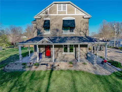 3339 Hill Rd, Saint Joseph, MO 64506