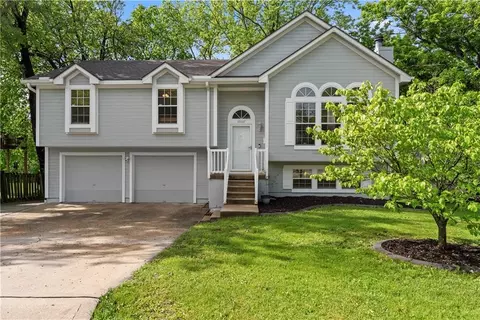 10007 E 70th Ter, Raytown, MO 64133