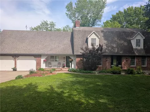 106 Walnut Dr, Carrollton, MO 64633