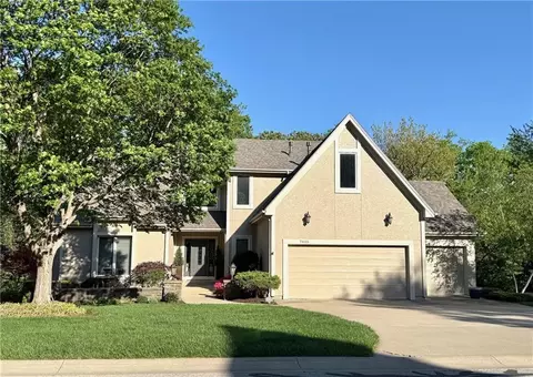 7615 Eicher Dr, Shawnee, KS 66217