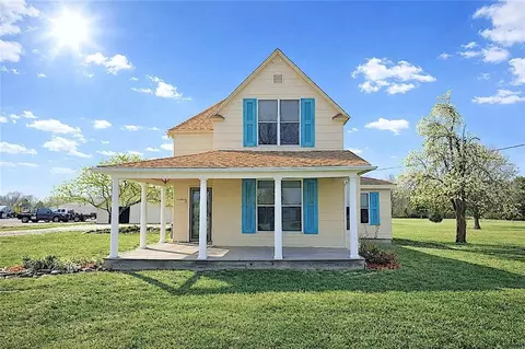 819 W 7th Ave, Garnett, KS 66032