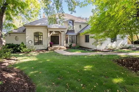 204 Fall Creek Rd, Lawrence, KS 66049