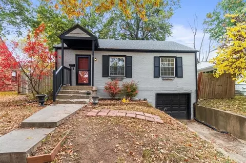 101 E Pocahontas Ln, Kansas City, MO 64114