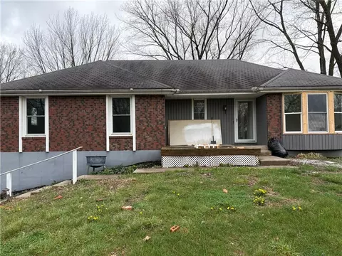 3316 S Gardner Rd, Oak Grove, MO 64075