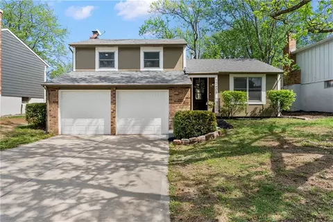 12605 Locust St, Olathe, KS 66062