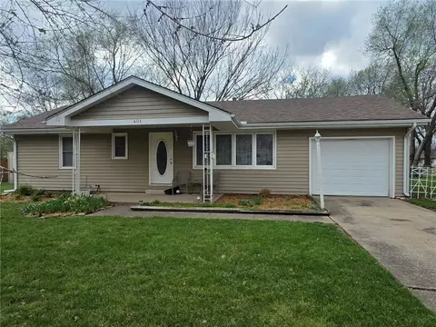 401 S Madison St, Spring Hill, KS 66083