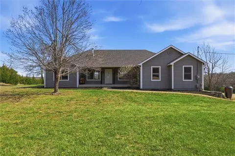 1902 E 300 Rd, Lecompton, KS 66050