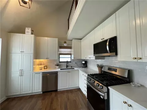 13908 S Brookwood Ct, Olathe, KS 66062