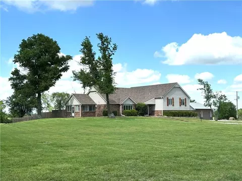 1358 26000 Rd, Parsons, KS 67357