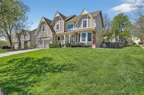 13162 England St, Overland Park, KS 66213