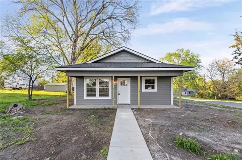 312 E 5th St, Edgerton, KS 66021