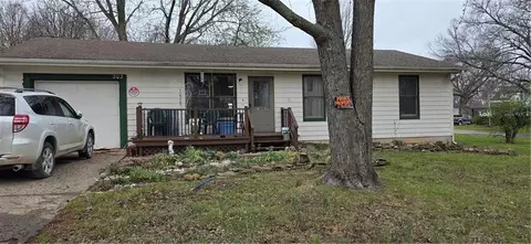 202 E 4th St, Edgerton, KS 66021