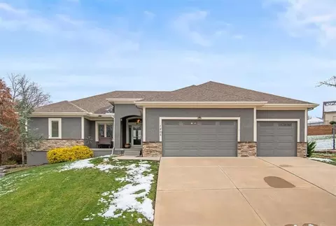 1205 SE Woodbine Dr, Blue Springs, MO 64014