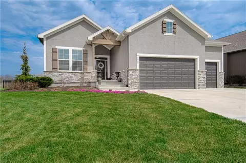 1542 SW Arbor Park Dr, Lees Summit, MO 64082