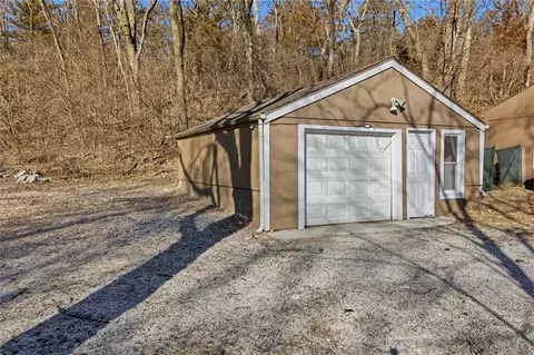 Exterior - 20118 E Truman Rd, Independence, MO 64056 photo 5 of 5