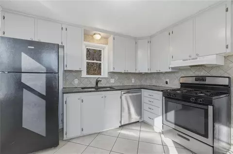 Kitchen - 20118 E Truman Rd, Independence, MO 64056 photo 3 of 3