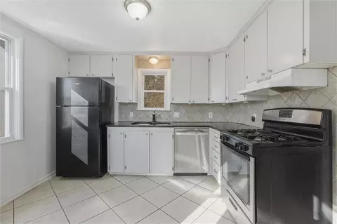 Kitchen - 20118 E Truman Rd, Independence, MO 64056 photo 1 of 3