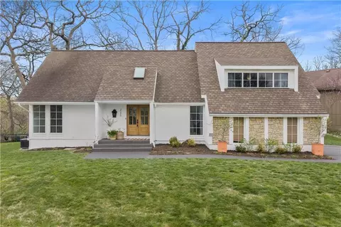 225 NW Hickory St, Lees Summit, MO 64064