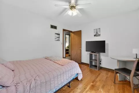 Bedroom - 413 SW Sunset Dr, Lees Summit, MO 64081 photo 2 of 5