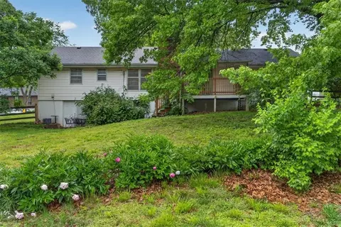 Exterior - 413 SW Sunset Dr, Lees Summit, MO 64081 photo 5 of 6
