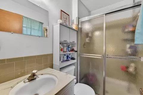 Bath - 413 SW Sunset Dr, Lees Summit, MO 64081 photo 2 of 3