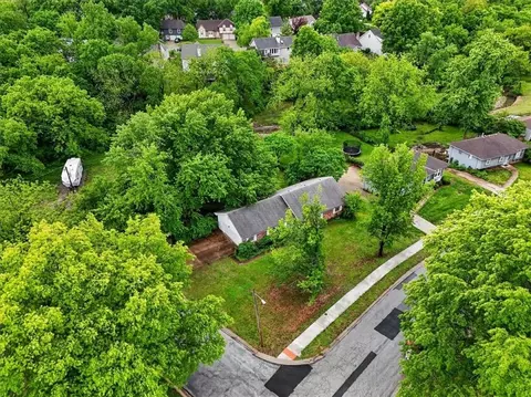 View/Area - 413 SW Sunset Dr, Lees Summit, MO 64081 photo 2 of 5