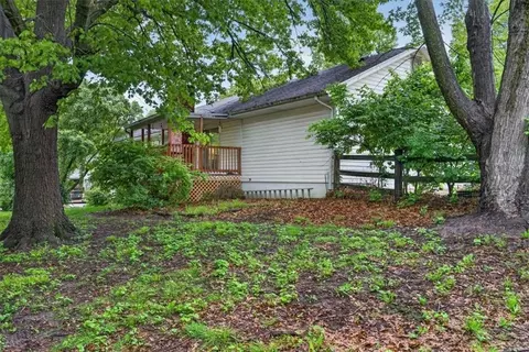 Exterior - 413 SW Sunset Dr, Lees Summit, MO 64081 photo 6 of 6